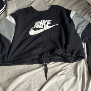 Nike cropped sweater size L